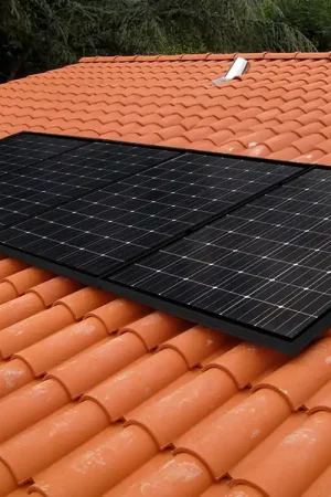 Fixation Toiture TUILE pour 4 panneaux solaires max-1160mm (Barre 10 x 1m) Certifié